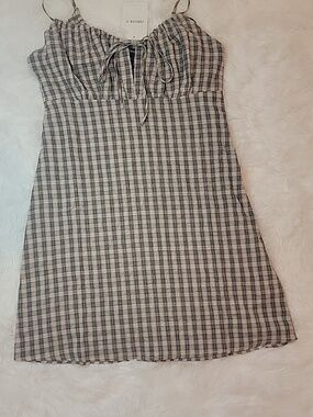 NWT Forever 21 Lightweight Plaid Spaghetti Strap Dress in Cream & Black. Small